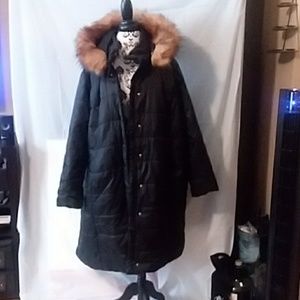 Knee-length quilted parka with faux fur trim hood